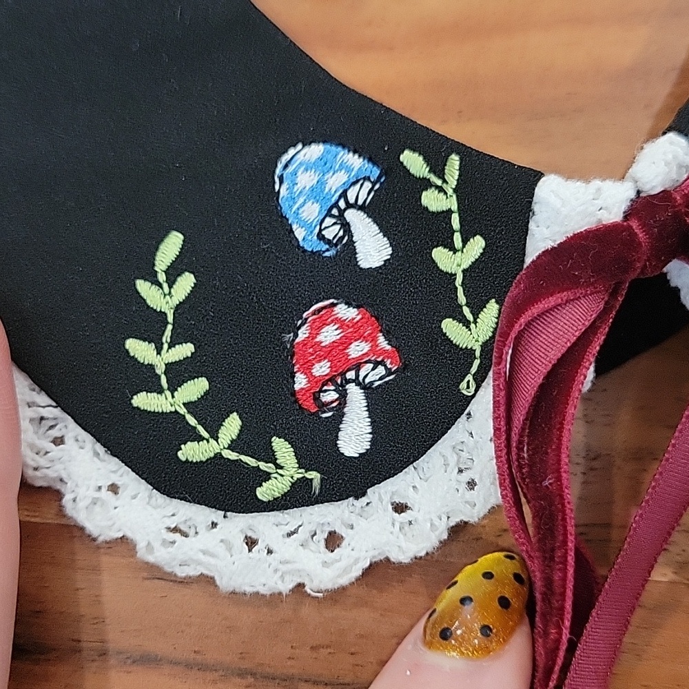 Black Lace-Trimmed Bib Collar Necklace with Embroidered Mushroom and Frog - Picture 4 of 5